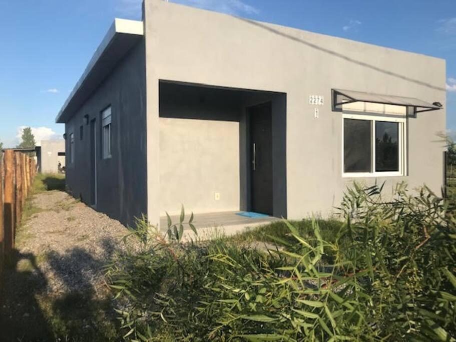 Comoda Casa Con Jardin En Colonia Del Sacramento Bagian luar foto